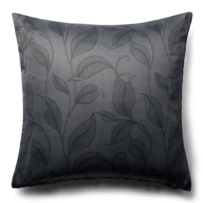 Pudebetræk 60x63 cm - Sort hovedpudebetræk med blade - Satin pudebetræk - IN Style