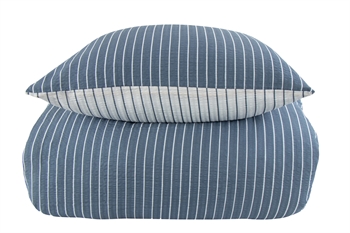 Billede af Bæk og bølge sengetøj - 150x210 cm - Stribet sengetøj i blåt og hvidt - 2 i 1 design - By Night sengesæt i krepp