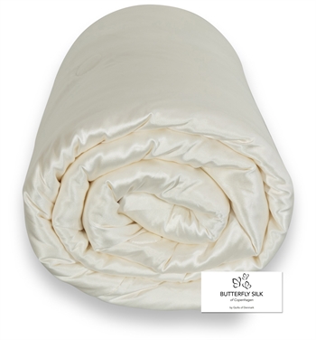 Billede af Silkedyne 140x220 cm med 100% mulberry silke - Helårsdyne - Butterfly Silk dyne med silke betræk hos Shopdyner.dk